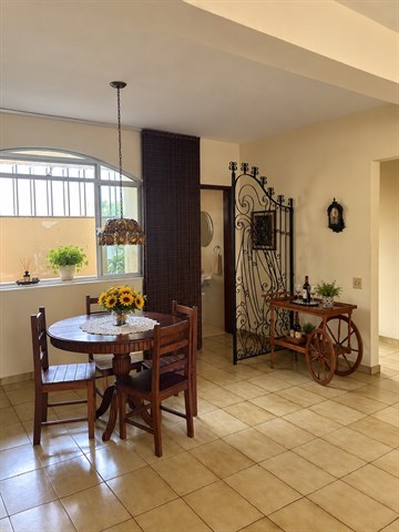 Casa à Venda